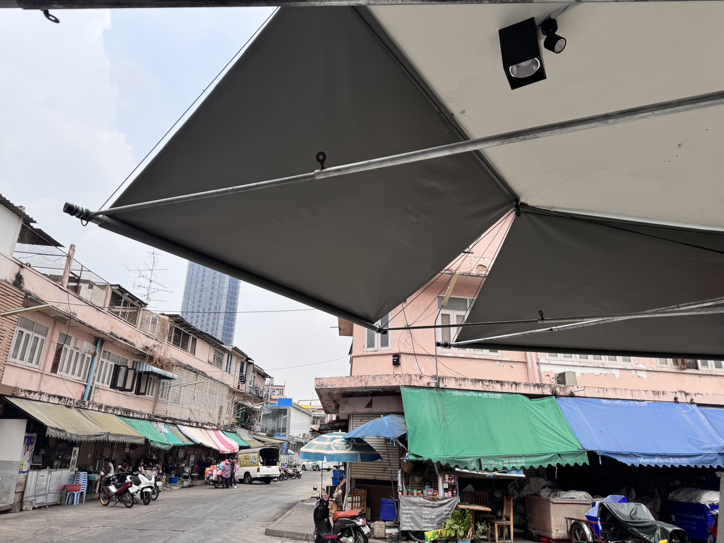 96 - https://ร้านผ้าใบราคาถูก.com | ร้าน ฐิติวัฒน์ จำหน่ายผ้าใบและรับติดตั้งผ้าใบชักรอก ผ้าใบชุดมือหมุนแขนยื่น เต็นท์ผ้าใบทุกชนิด ราคาถูก ติดตั้งฟรี!!