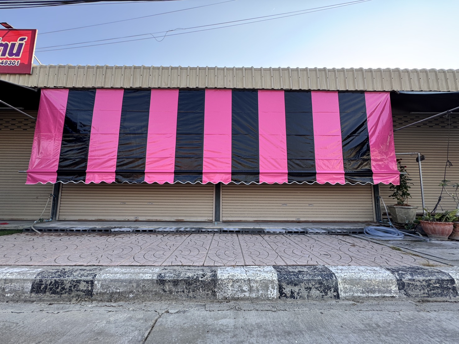97 - https://ร้านผ้าใบราคาถูก.com | ร้าน ฐิติวัฒน์ จำหน่ายผ้าใบและรับติดตั้งผ้าใบชักรอก ผ้าใบชุดมือหมุนแขนยื่น เต็นท์ผ้าใบทุกชนิด ราคาถูก ติดตั้งฟรี!!